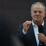 Tusk žiada každodenné policajné hliadky vo všetkých školách po sérii útokov