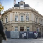 Už päť dní je v Bratislave uzavretá dôležitá ulica. Hrozí pád ikonickej steny