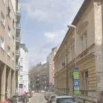 V centre Bratislavy uzatvorili cestu, polícia varuje pred pádom steny