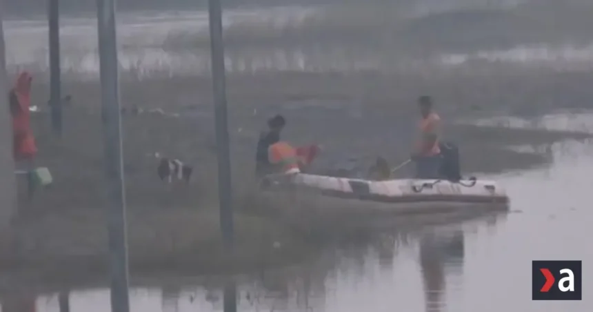 V Indii sa prevrátila loď s deťmi na festivale, zahynulo najmenej 13 z nich