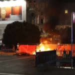 V Miláne protestujúci útočili kameňmi na políciu, zatvorili stanicu metra Duomo