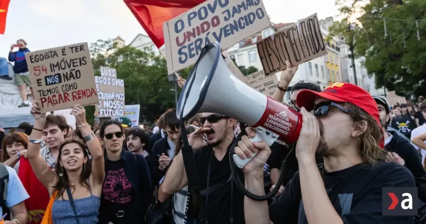 VIDEO: Bývanie je drahšie, mzdy to nezvládajú. V Lisabone protestovali desaťtisíce ľudí