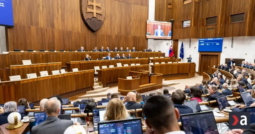 Vláda mení pravidlá provizória, podľa politológa obchádza poslancov