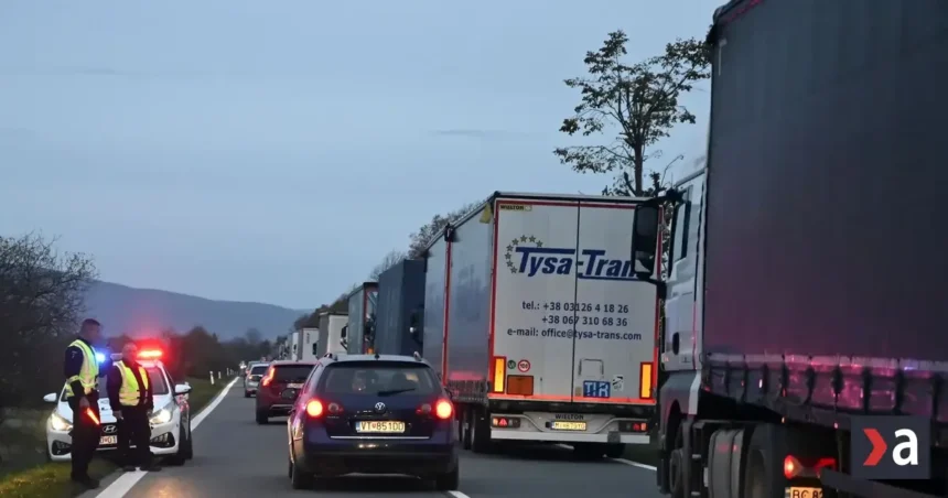 Vodiči hlásia kolóny: Cesta na Ružomberok stojí 2 hodiny, na D1 vážna nehoda